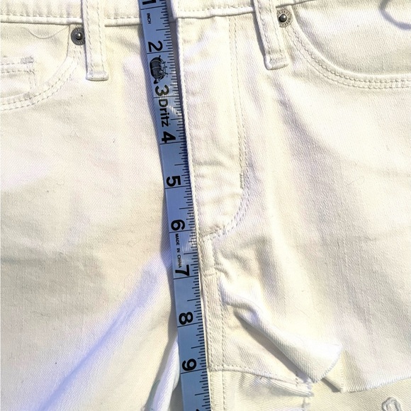 Universal Thread White with Black Side Detail Short Size 2 - Picture 13 of 14